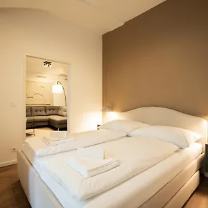 Apartment Stylish With Dedicated Working Space And Super King-size Bed Located Between Centre And Donau River, Wien