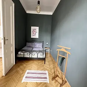 Apartment Ruhige & Grosse Altbauwohnung 7min Zum Zentrum, Wien